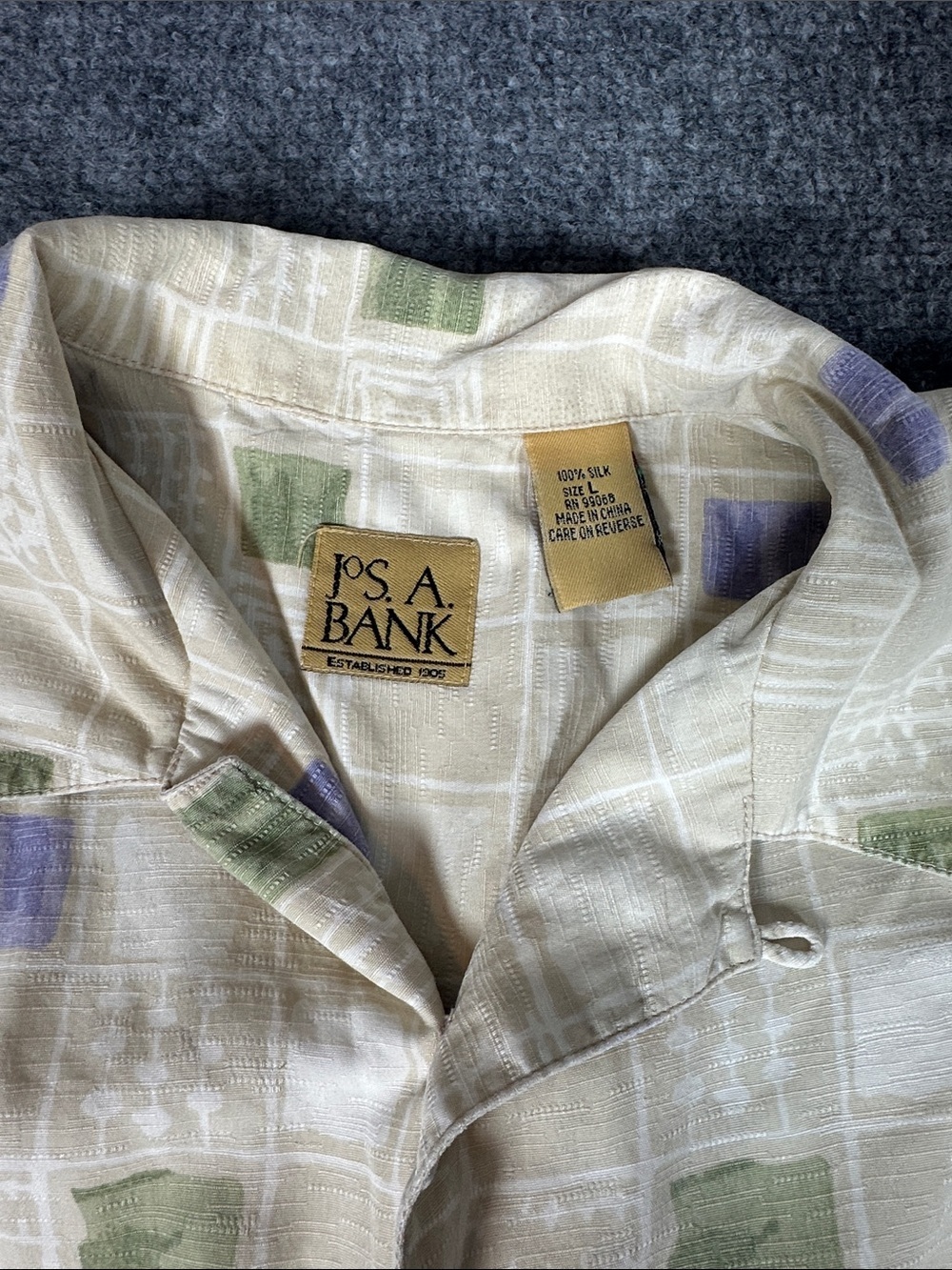 Vintage 100% Silk Jos. A. Bank Beige Camp Shirt Size Large - Picture 3 of 8